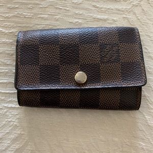 Reserved for Fashion bee Louis Vuitton 6 key case